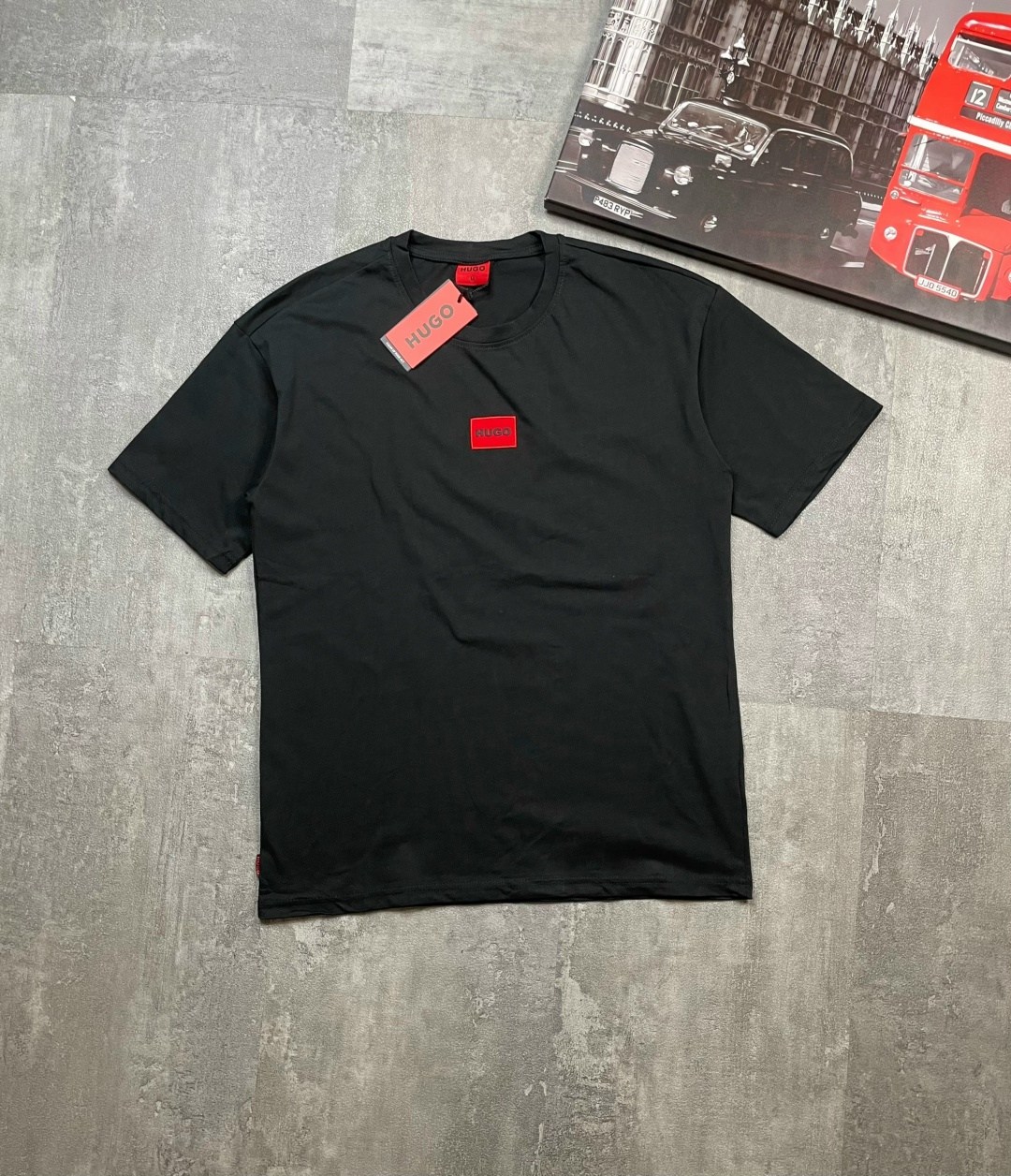 мужская футболка,футболка hugo,футболка hugo boss,мужская черная футболка,футболки для мужчин