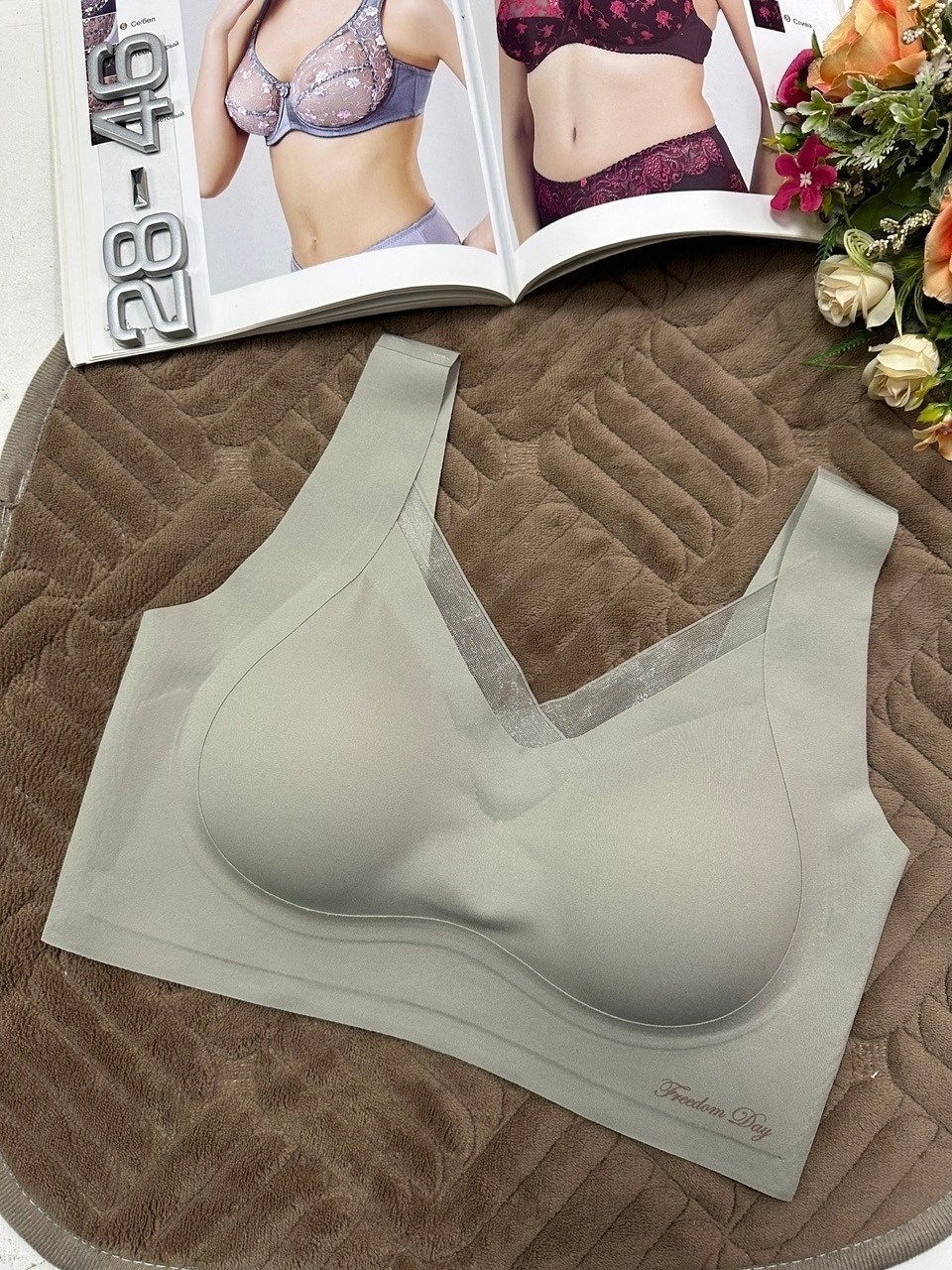 спортивные бюстгальтеры,фитнес модели,девушка,бюстгальтер,спортивные топы