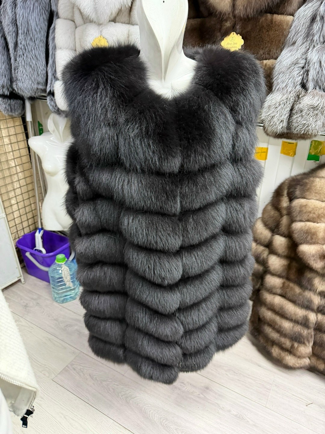 жилетка из песца,меховая жилетка из песца,меховая жилетка,натуральная меховая жилетка из песца сотами 90 см,жилет из натурального меха песца