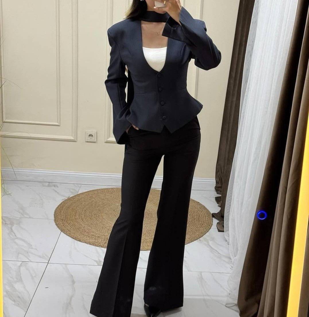 женский костюм,женский пиджак,элегантная блузка,приталенный пиджак