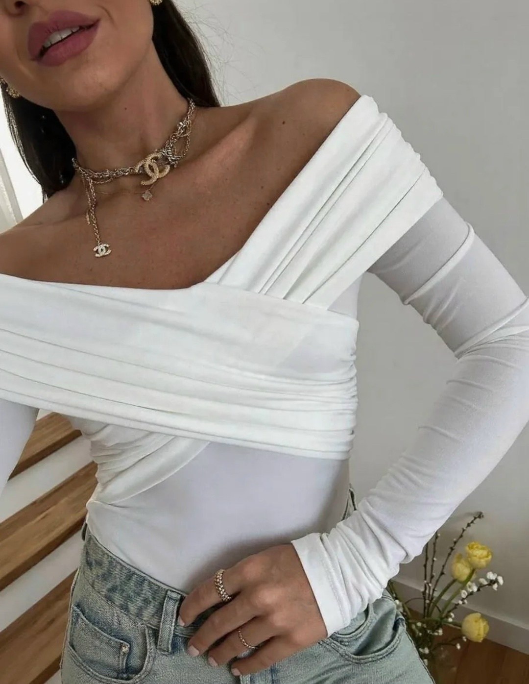 топ с длинными рукавами женский,топ с длинными рукавами,модные топы с длинными рукавами,открытые плечи,боди с длинным рукавом и открытыми плечами