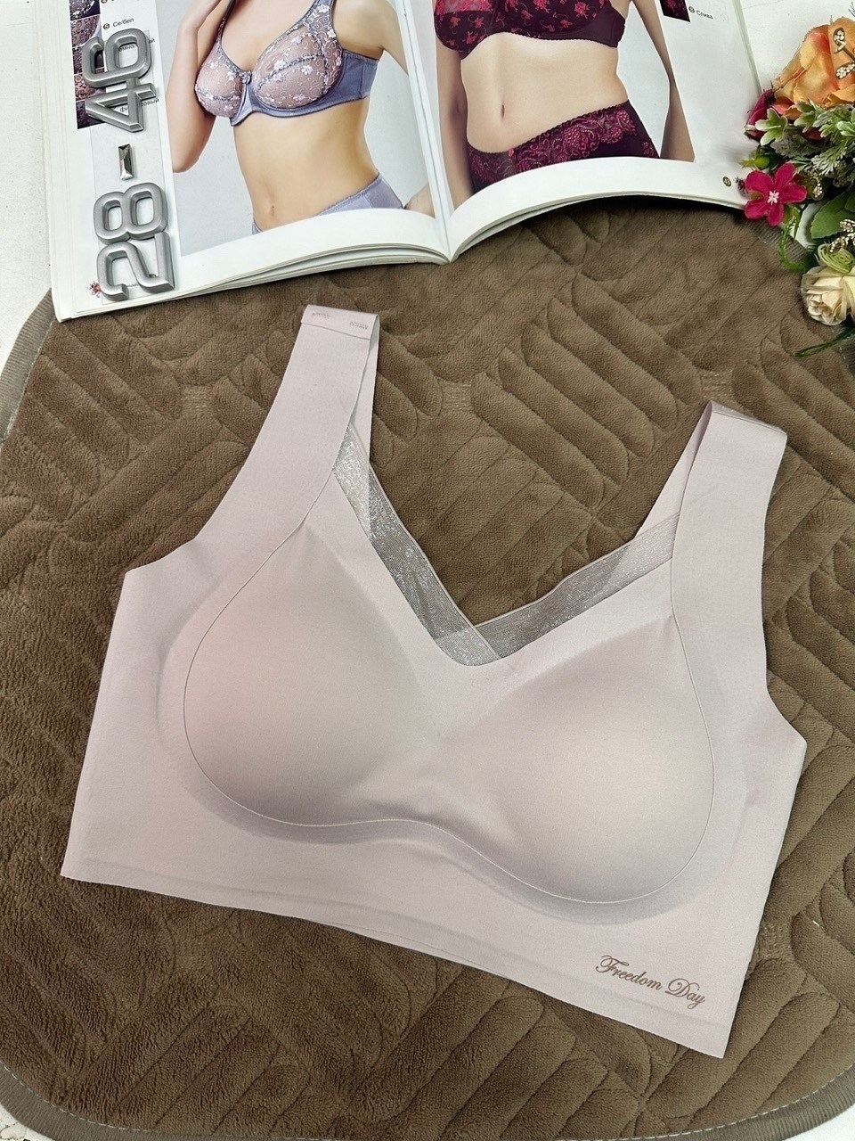 спортивные бюстгальтеры,фитнес модели,девушка,бюстгальтер,спортивные топы