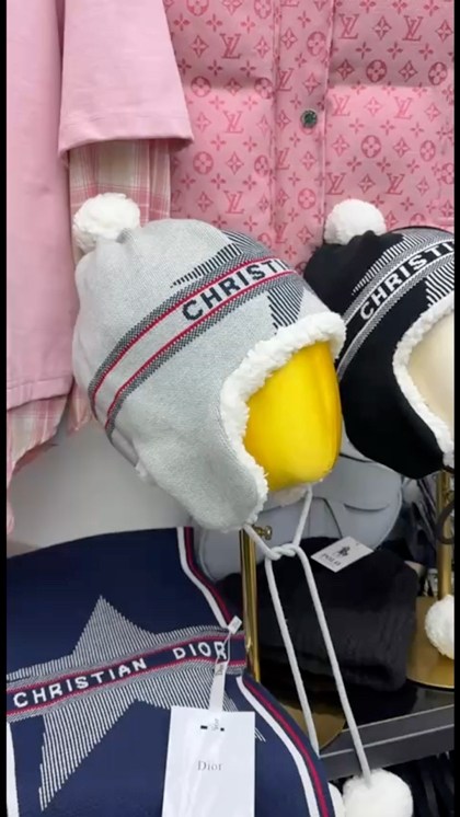 брендовые шапки,шапка christian dior,шапка dior,вязаная шапка,шапка moncler