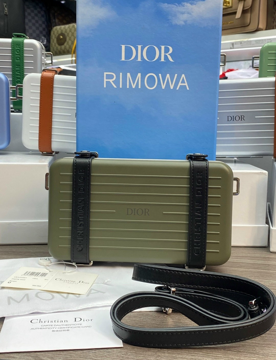 сумка dior rimowa,rimowa dior,сумка женская christian dior,сумка клатч из пластика dior and rimowa personal,кейс-клатч dior rimowa женский