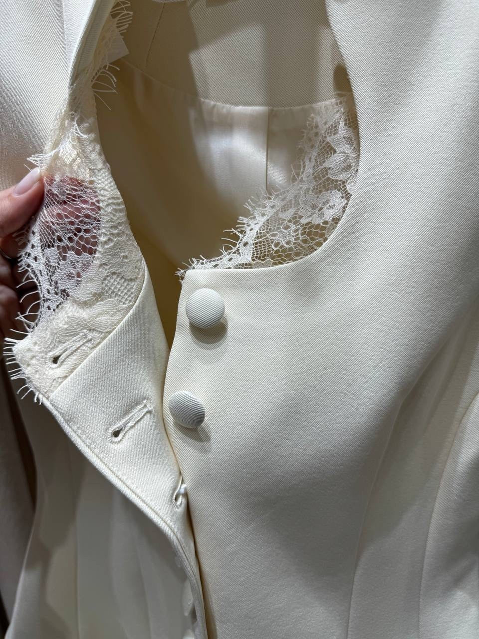 блузка стильная,элегантная женская блузка,блузка с оборками,женская блузка,блузка с воротником стойкой