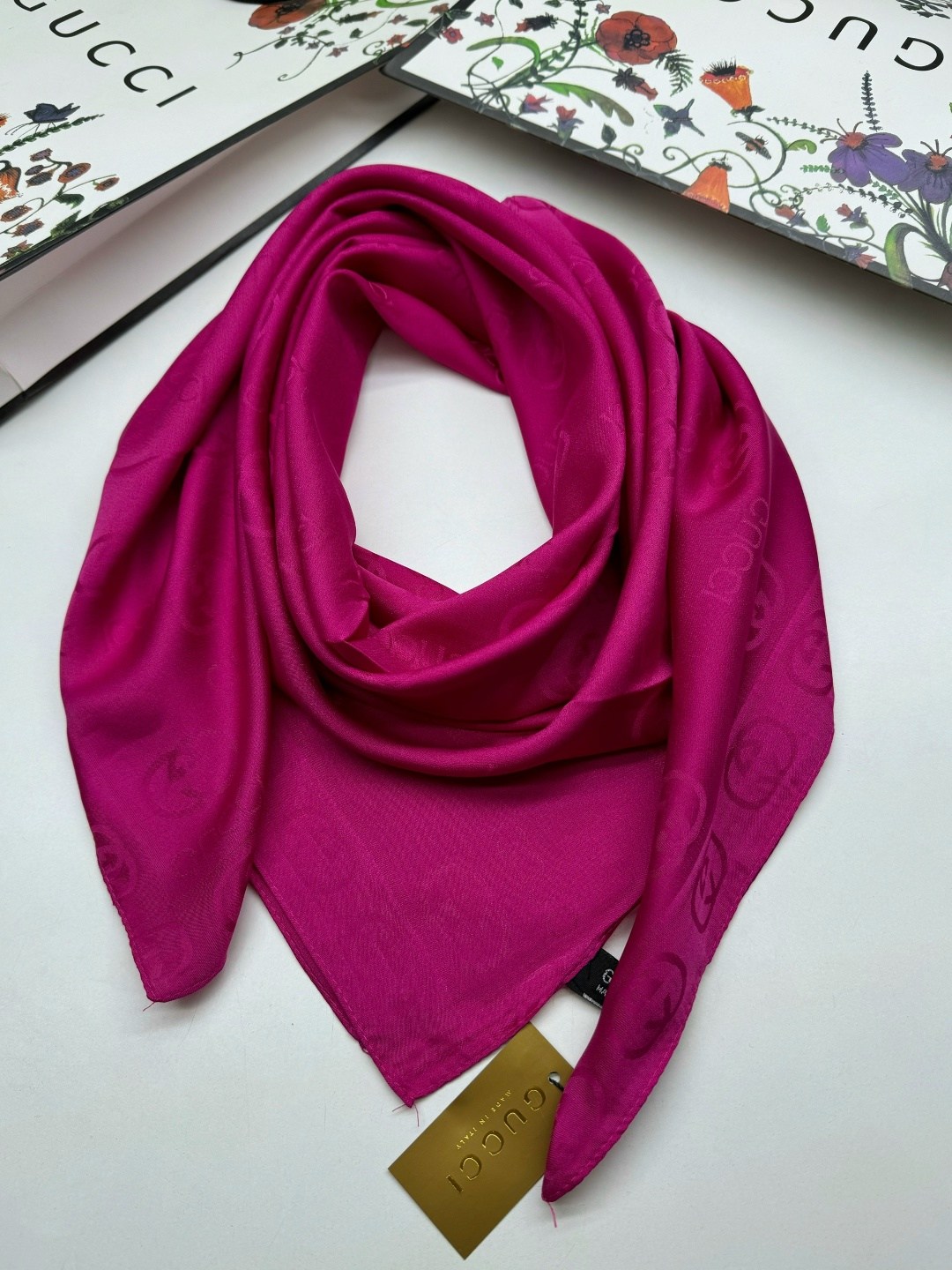 шелковый однотонный платок,платок женский однотонный 100*100 см арт. 1218461,платки шелковые,платок шелковый однотонный 90х90см romasi,платки шарф