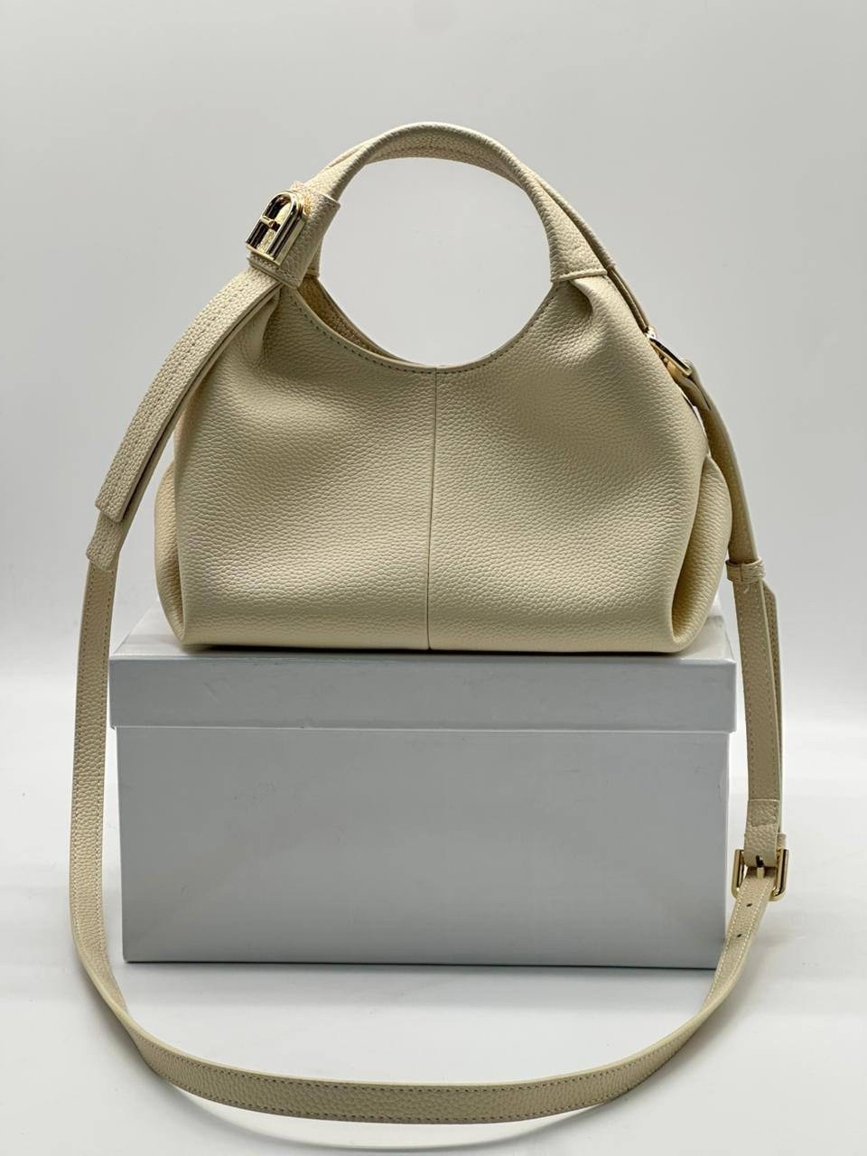 сумка женская,сумка,женская сумка furla натуральная кожа 100% оригинал,женская сумка furla натуральная кожа,стильная сумочка