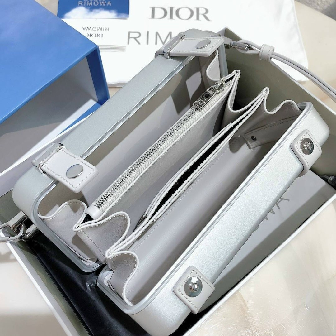 сумка dior rimowa,rimowa dior,сумка женская christian dior,сумка клатч из пластика dior and rimowa personal,кейс-клатч dior rimowa женский