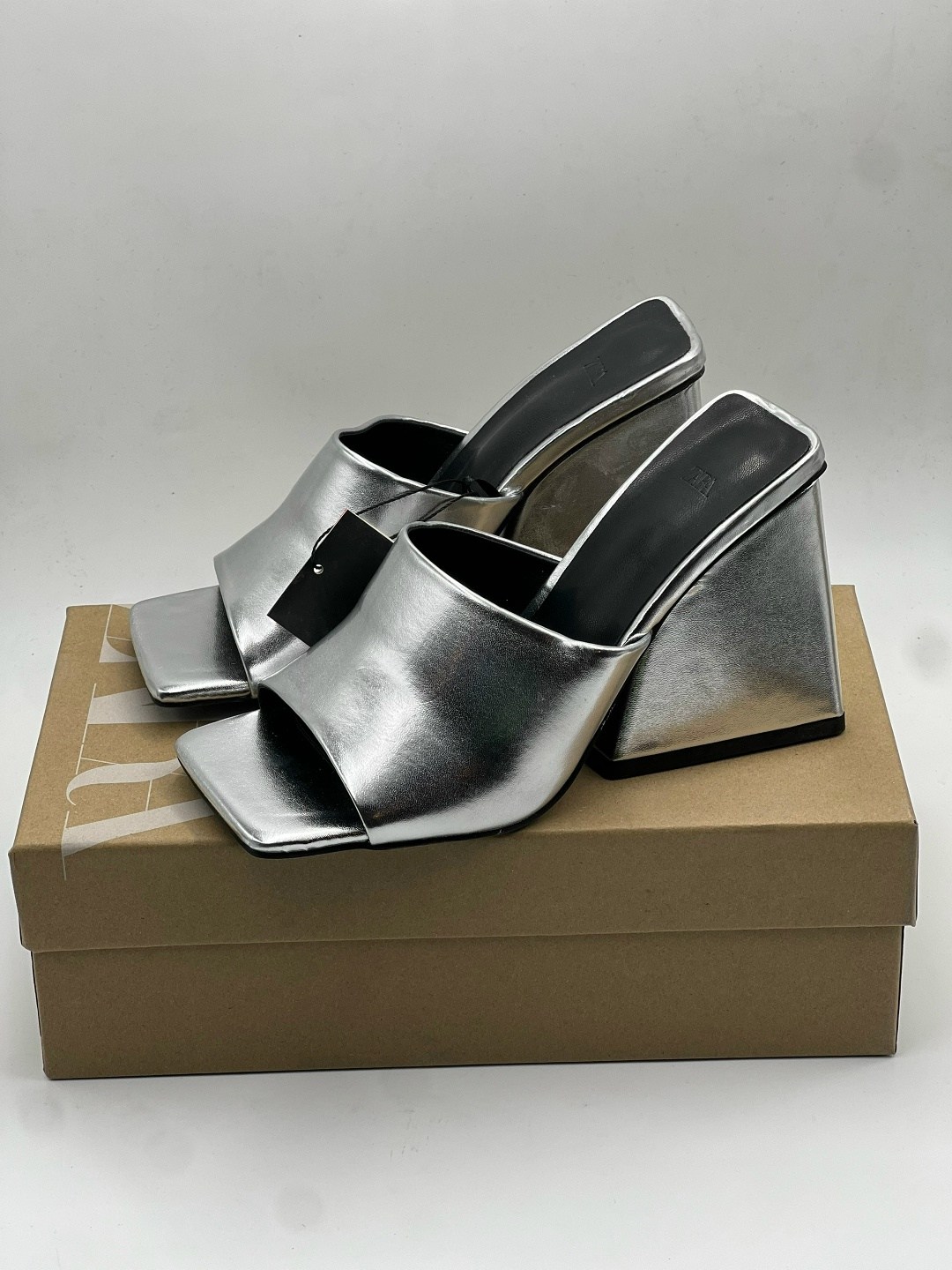 серебряные босоножки,,шлепанцы женские,серебристые босоножки,сандалии на каблуке