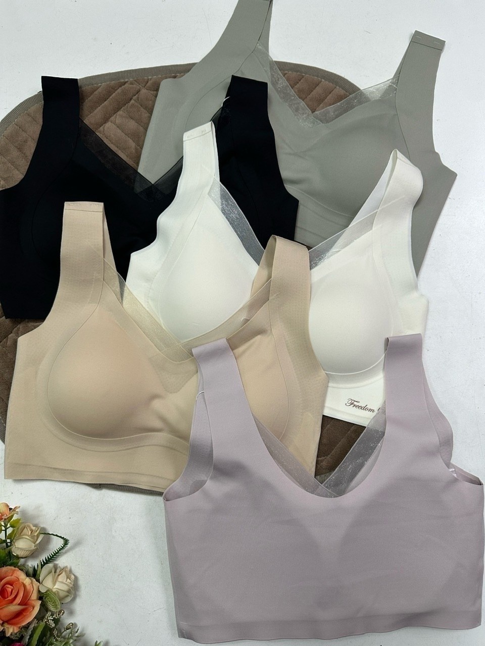 спортивные бюстгальтеры,фитнес модели,девушка,бюстгальтер,спортивные топы