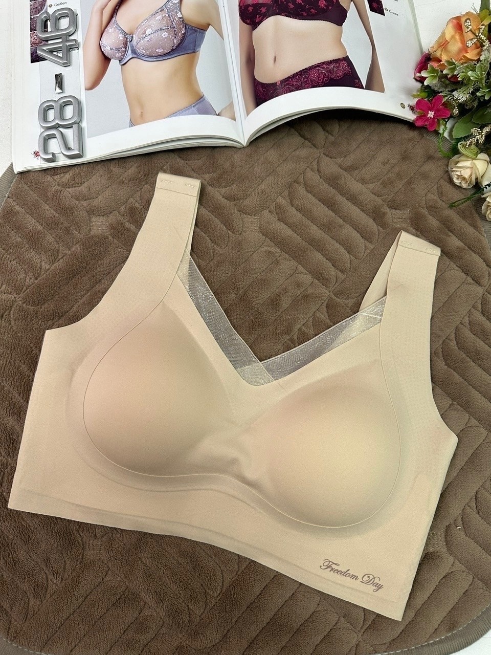 спортивные бюстгальтеры,фитнес модели,девушка,бюстгальтер,спортивные топы