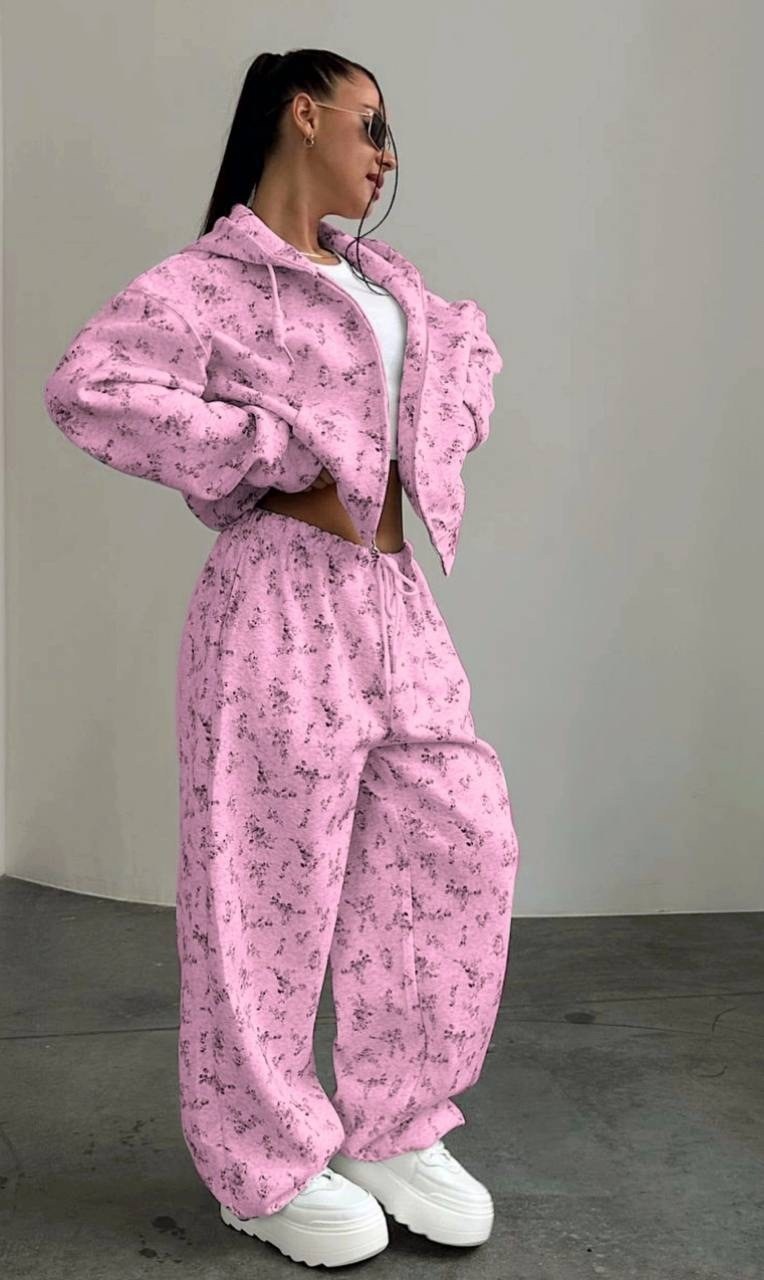 стильные костюмы,костюм с принтом,женский костюм,спортивный женский костюм,костюмы спортивный