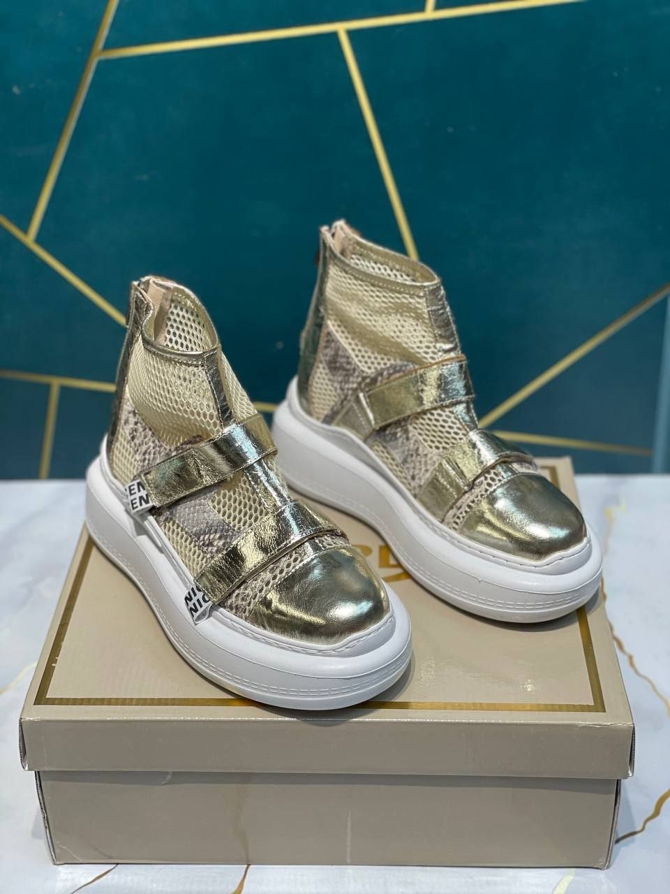 , женская,модная женская , спортивная,обуви