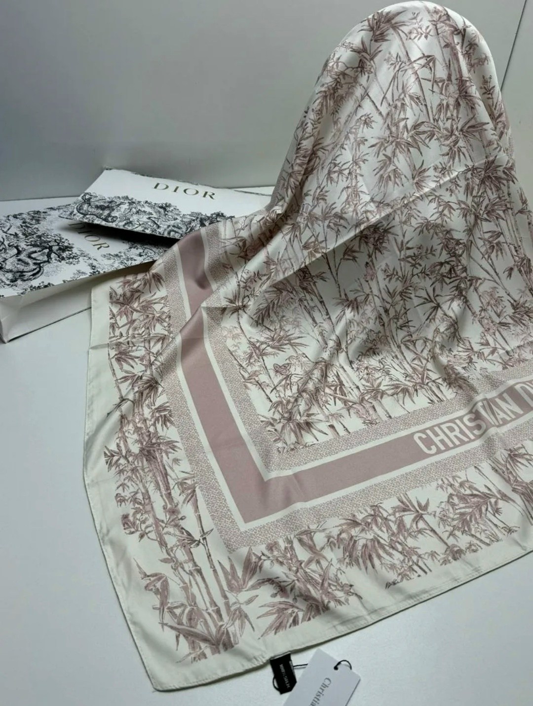 брендовый платок,платок кристиан диор шелковый,платок диор,платок диор оригинал,платок женский