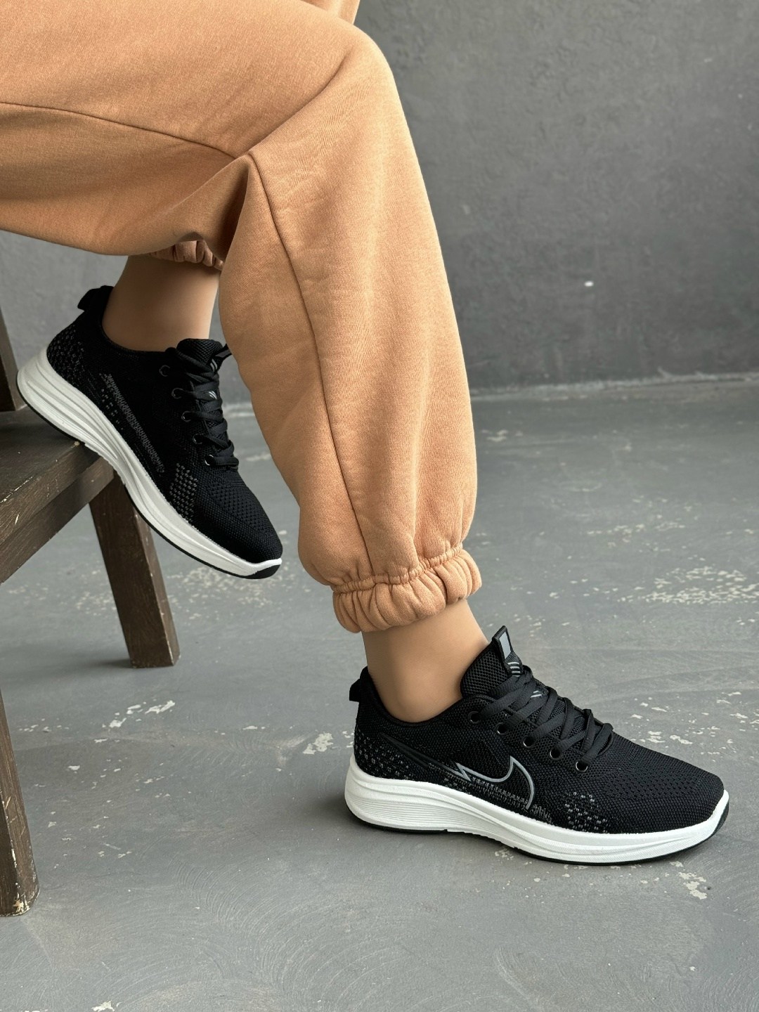 кроссовки,кроссовки женскиe,кроссовки для женщин,спортивная ,тонкие кроссовки