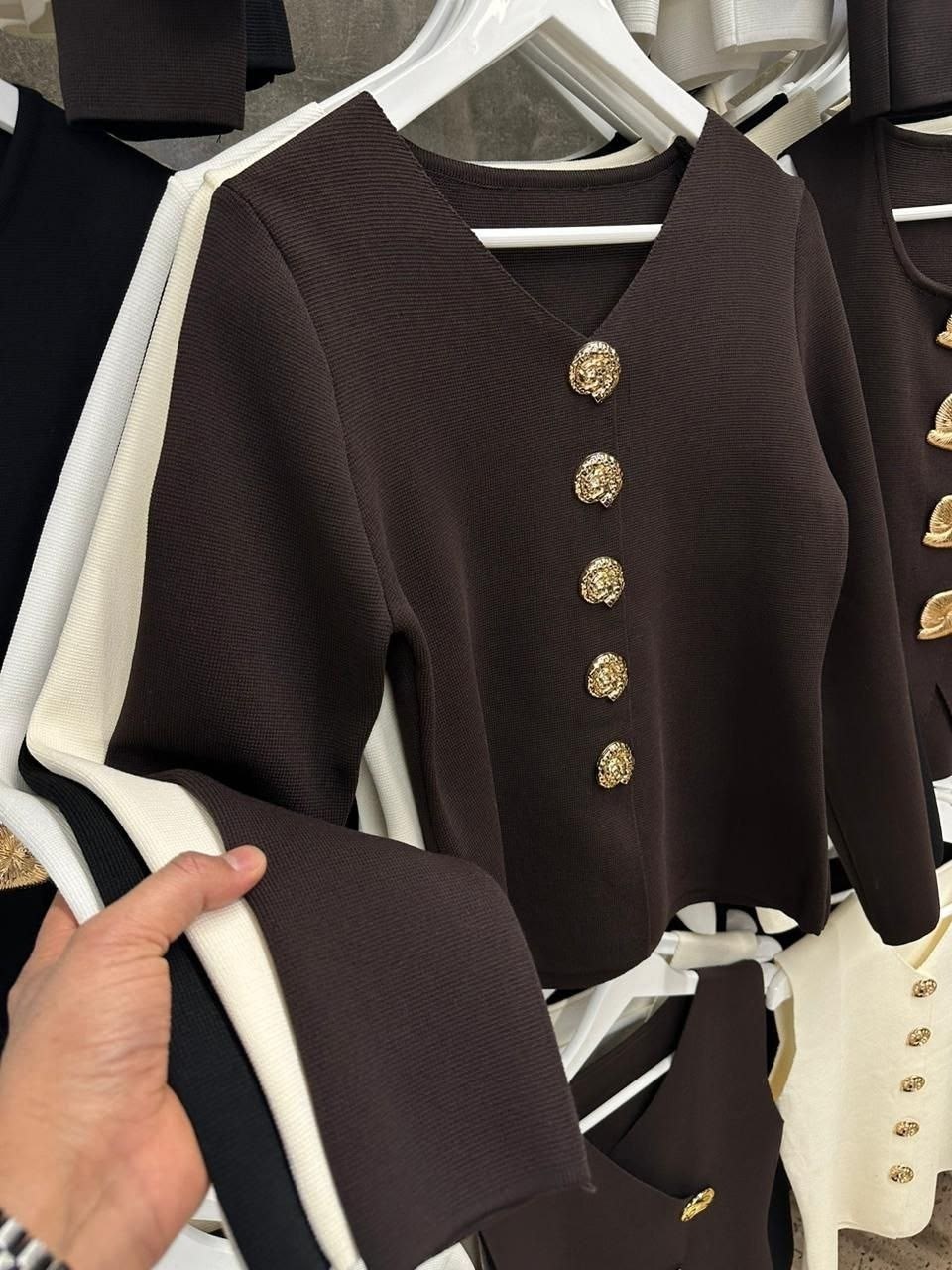 женская кофта,кофта женская модная,жакет для женщин,кардиган на пуговицах,женский кардиган с v-образным вырезом