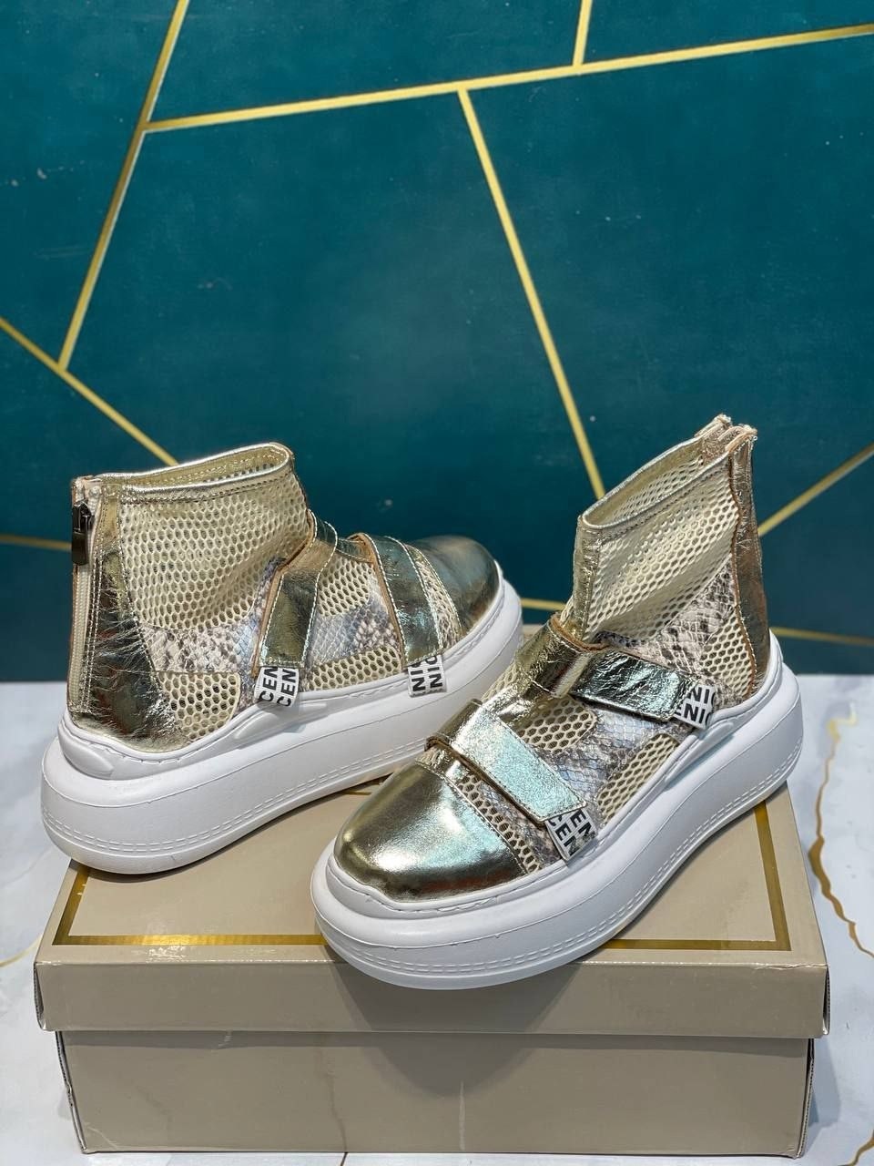 , женская,модная женская , спортивная,обуви