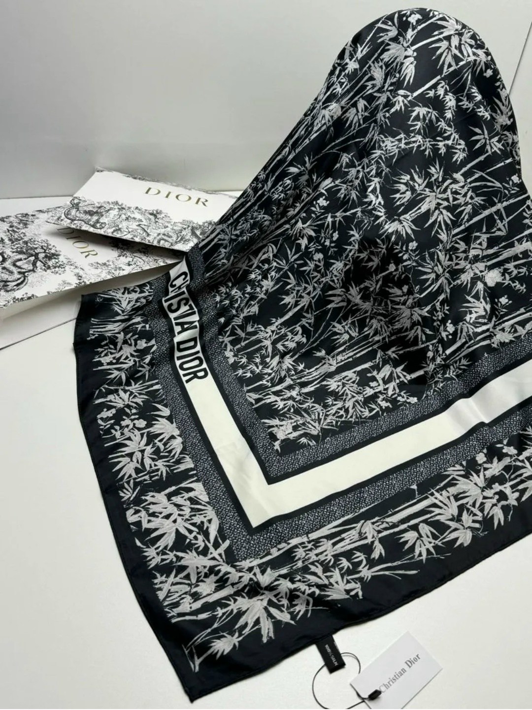 брендовый платок,платок кристиан диор шелковый,платок диор,платок диор оригинал,платок женский