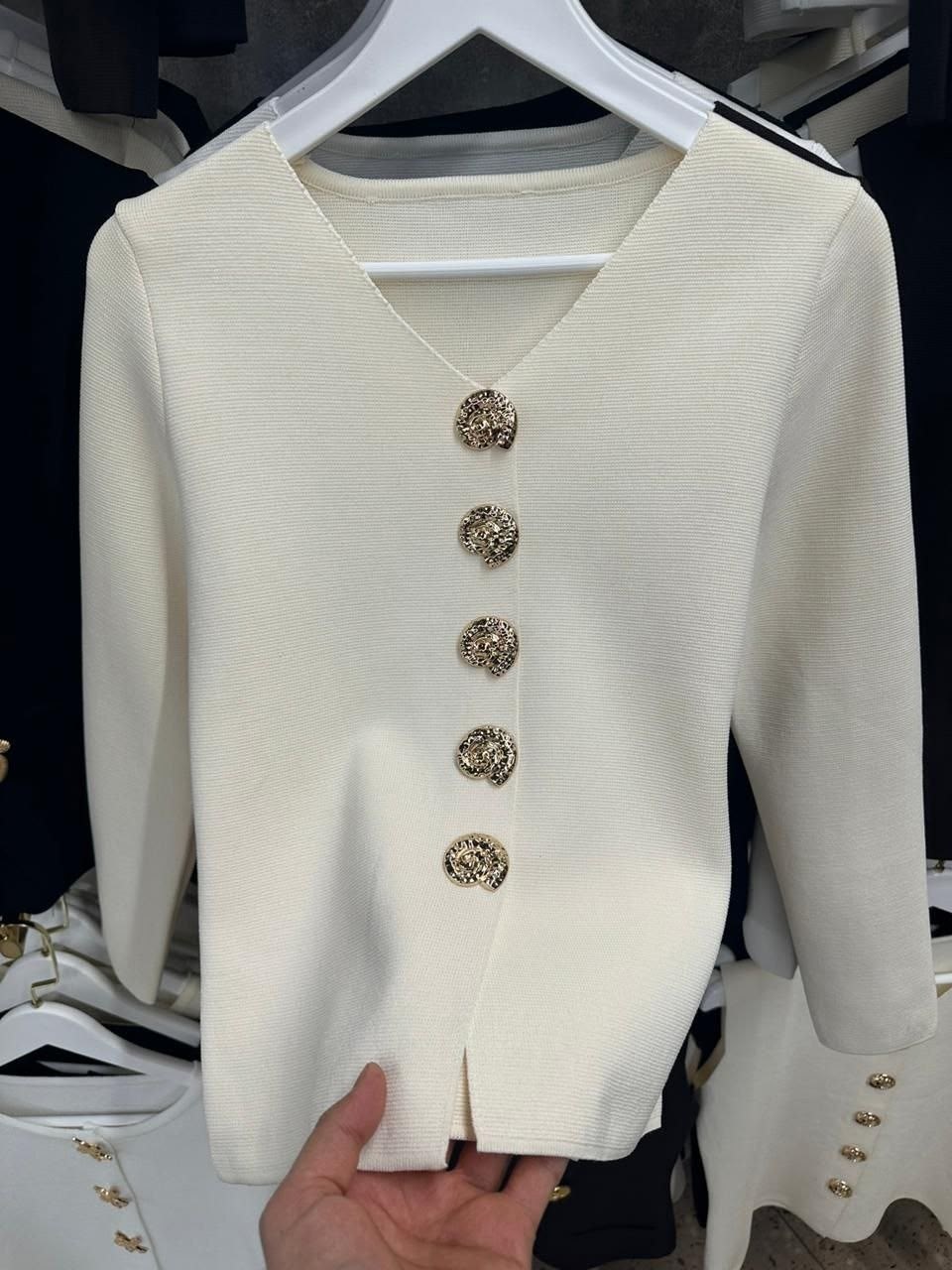 женская кофта,кофта женская модная,жакет для женщин,кардиган на пуговицах,женский кардиган с v-образным вырезом