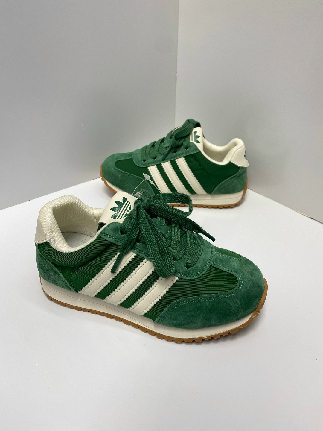 кроссовки адидас зеленые,кроссовки adidas,адидас иники зеленые,adidas originals кроссовки зеленые,