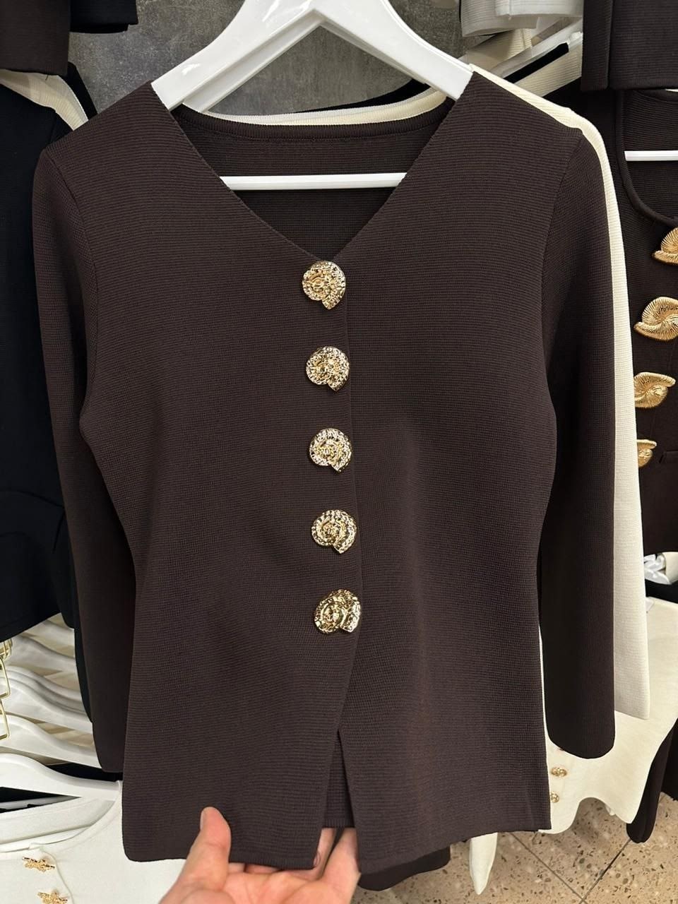 женская кофта,кофта женская модная,жакет для женщин,кардиган на пуговицах,женский кардиган с v-образным вырезом