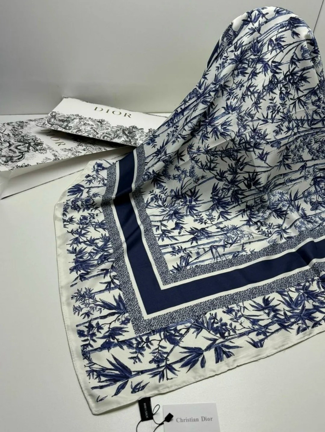 брендовый платок,платок кристиан диор шелковый,платок диор,платок диор оригинал,платок женский