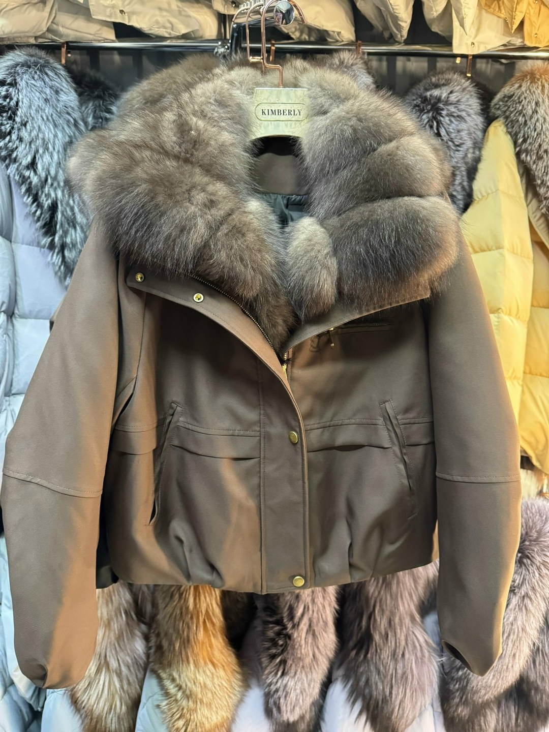 пуховик с натуральным мехом,женский пуховик с натуральным мехом,куртка с мехом,куртка с натуральным мехом,пуховик с мехом