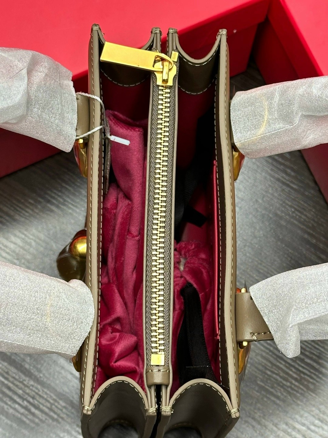 бархатная сумка для глаз schiaparelli premium sense demon,сумка-тоут schiaparelli,сумка женская schiaparelli,сумка schiaparelli,брендовая женская сумка