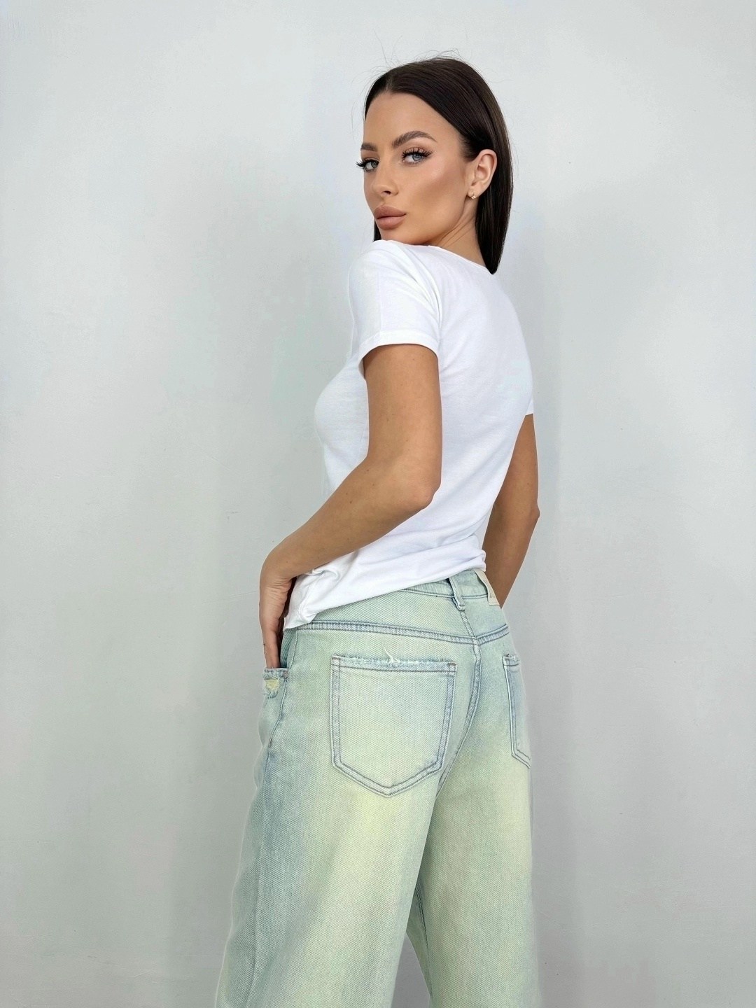 базовая женская футболка,женская футболка белая,футболки женская,белая базовая футболка женская,базовая белая футболка