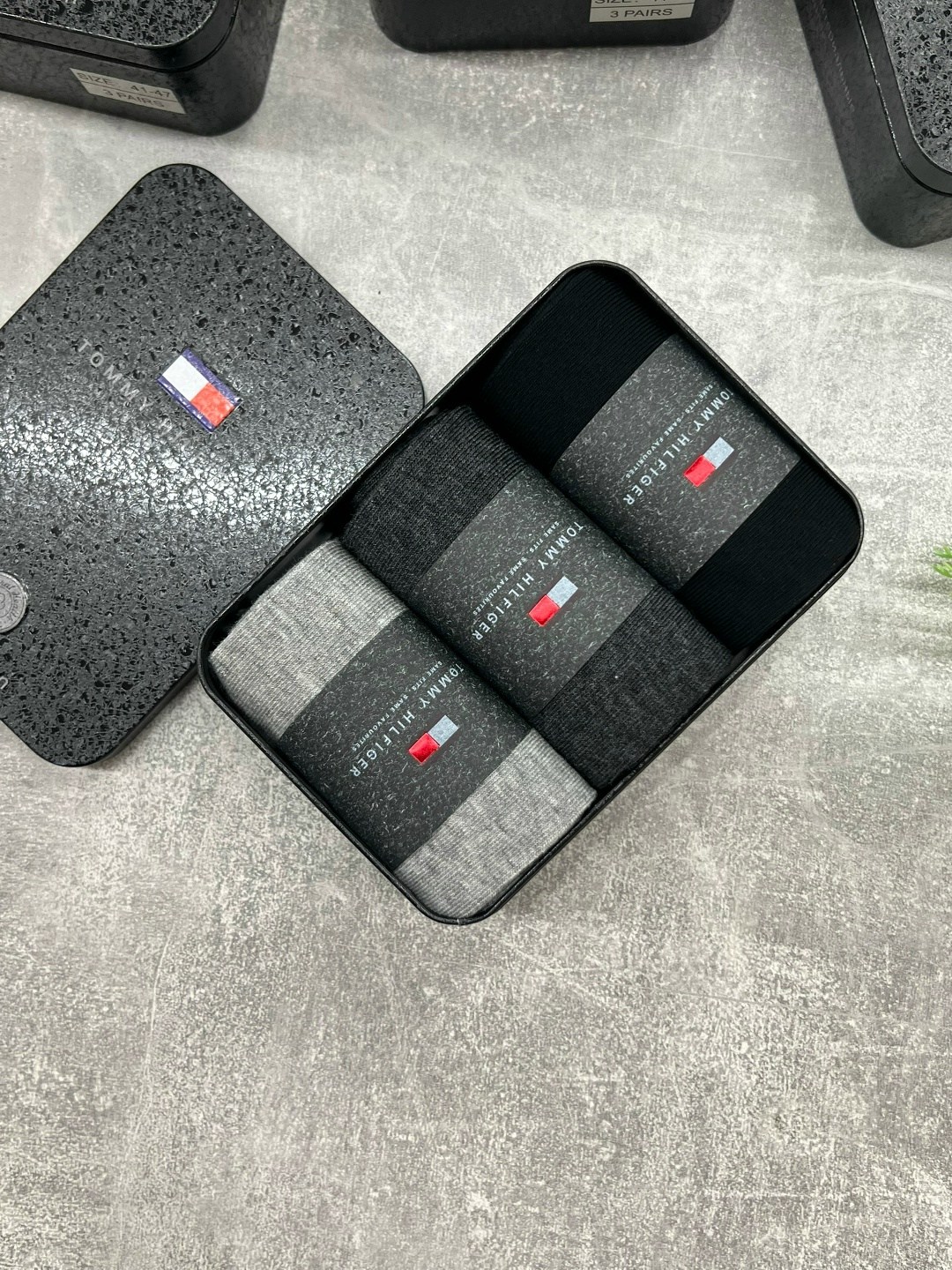 носки мужские набор в подарочной упаковке 6 шт. tommy hilfiger,мужские носки 6 пар в коробке,мужской набор носков,набор мужских носков tommy hilfiger,набор носков томми хилфигер в коробке