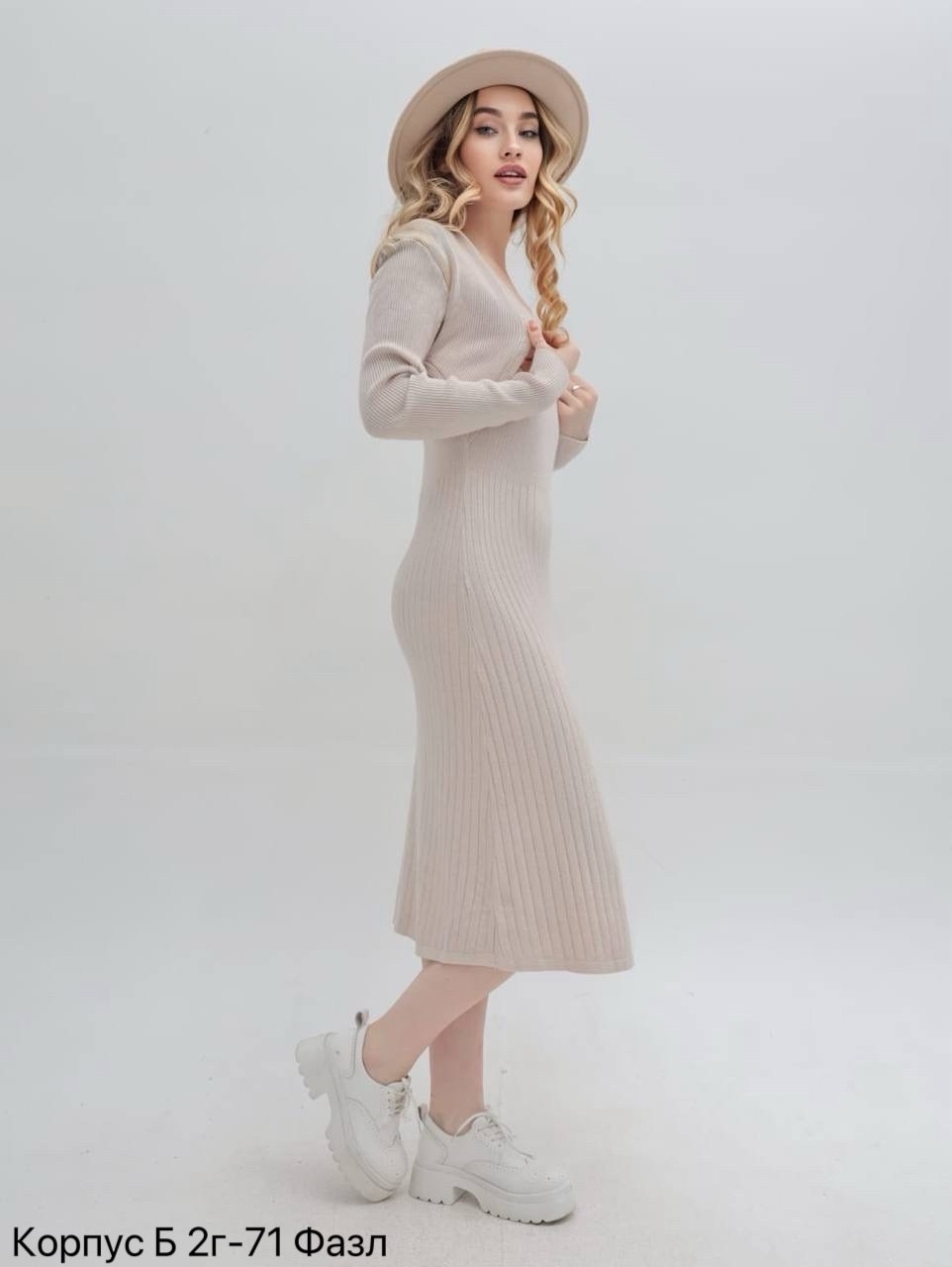 трикотажное платье,платье бежевое,вязаные платья,прямое платье,платье-свитер