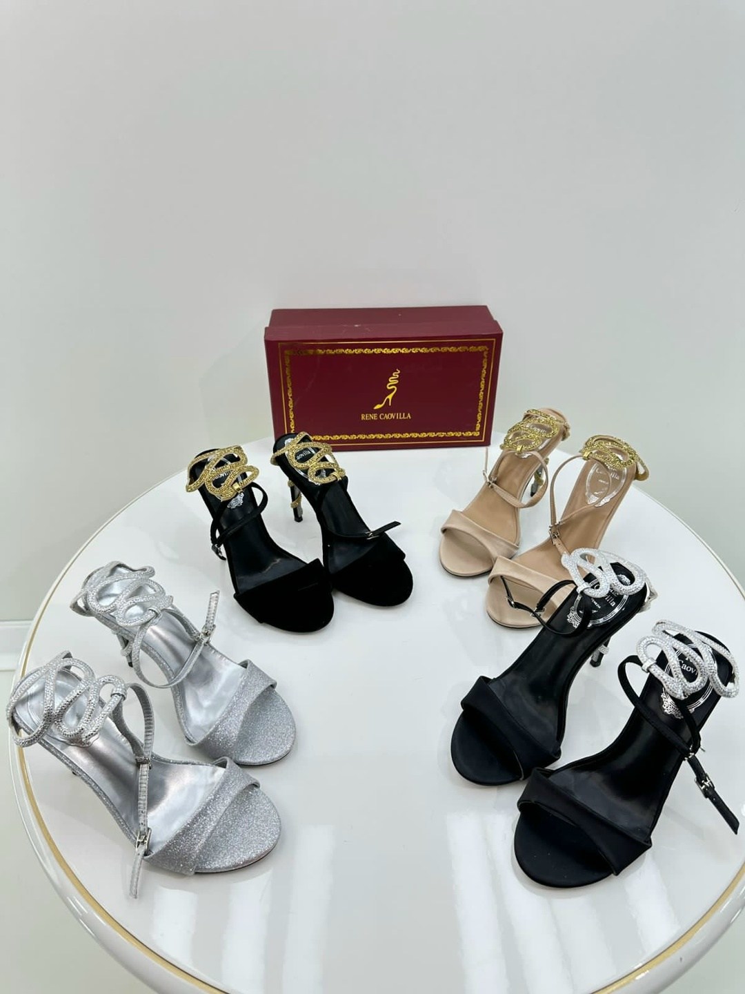 ,стильные босоножки,женские босоножки,босоножки yves saint laurent с серебристым каблуком,каблуки босоножки