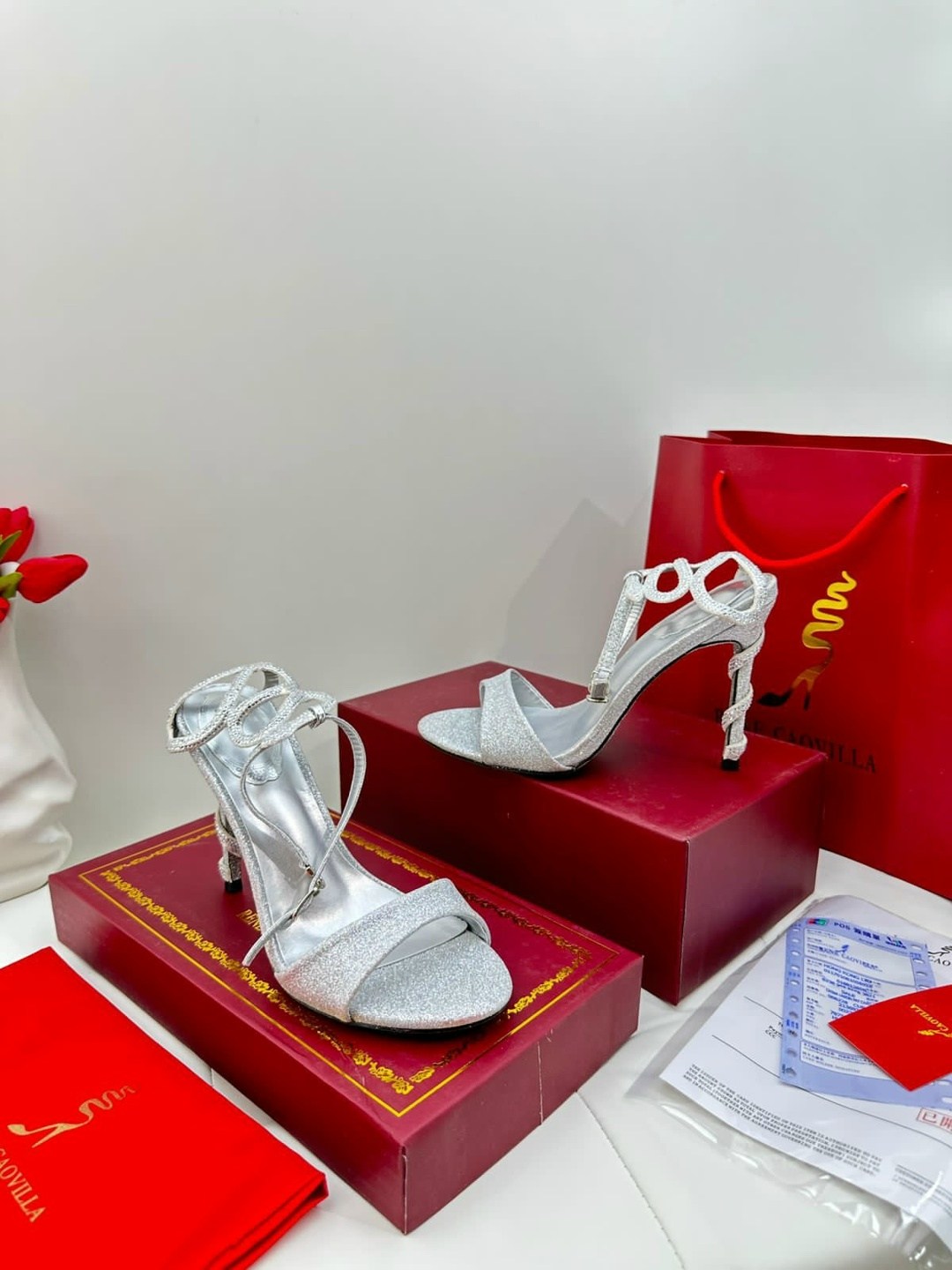 ,стильные босоножки,женские босоножки,босоножки yves saint laurent с серебристым каблуком,каблуки босоножки