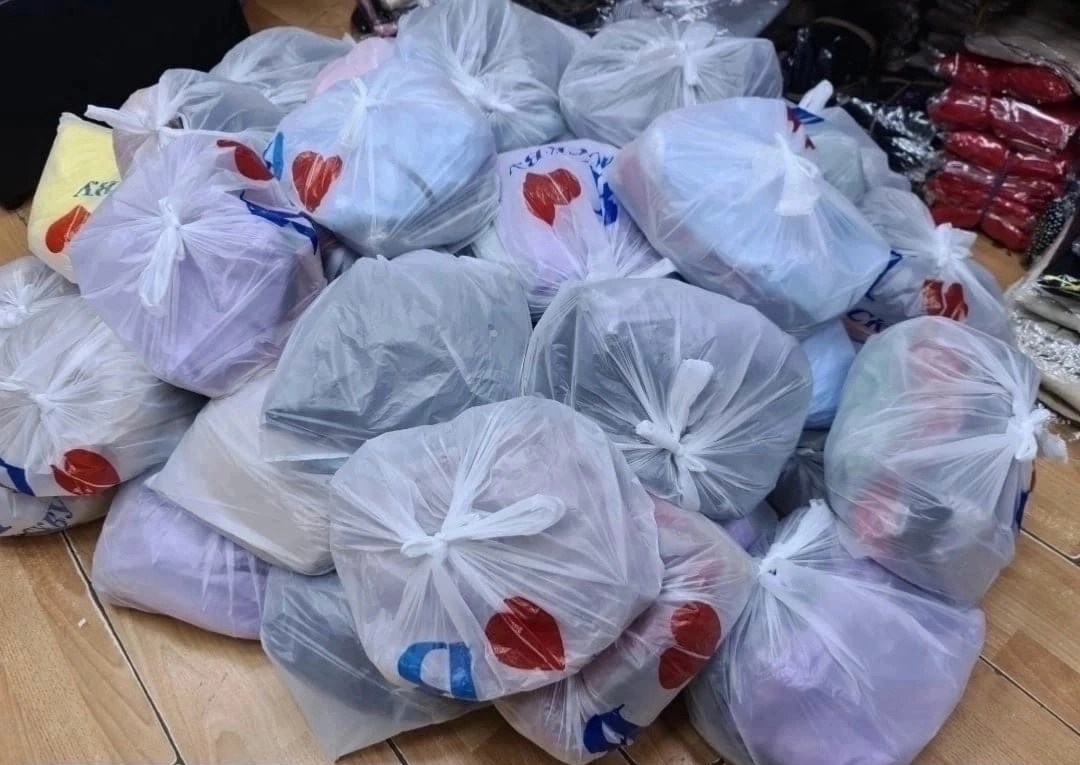 пакеты,пластиковые пакеты,пакет с вещами,пакет с пакетами,полиэтиленовый пакет