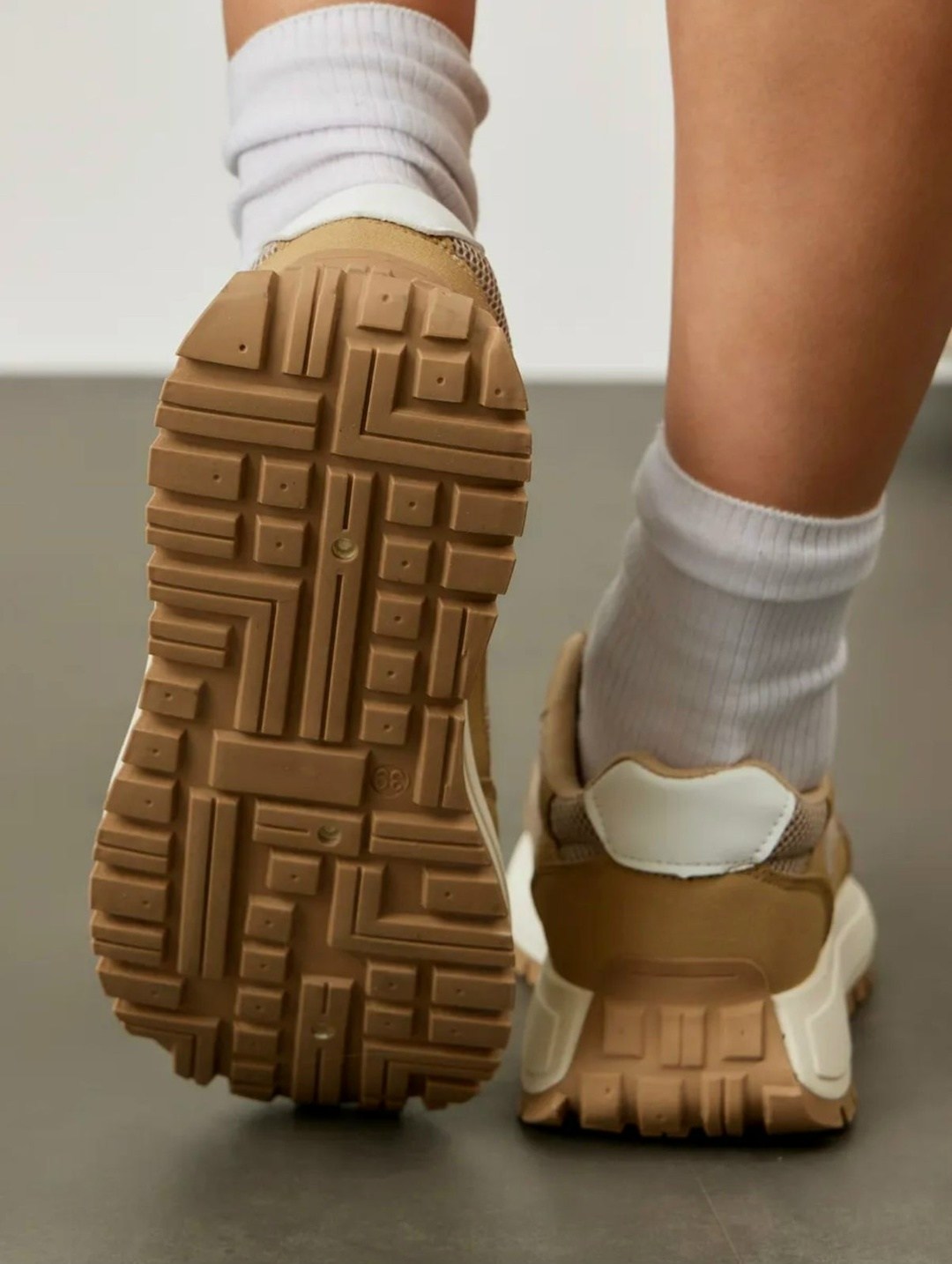 ,женские кроссовки,кроссовки для женщин,кроссовки женские бежевые с сеткой,бежевые кроссовки