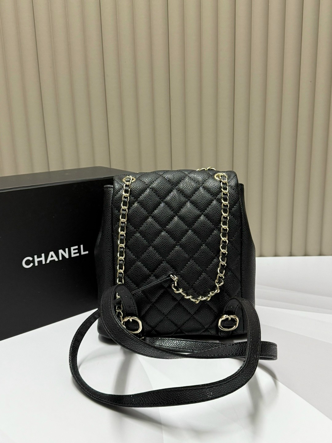 рюкзак chanel,сумка chanel,chanel сумка-рюкзак,женский рюкзак chanel,кожаный черный рюкзак chanel cruise