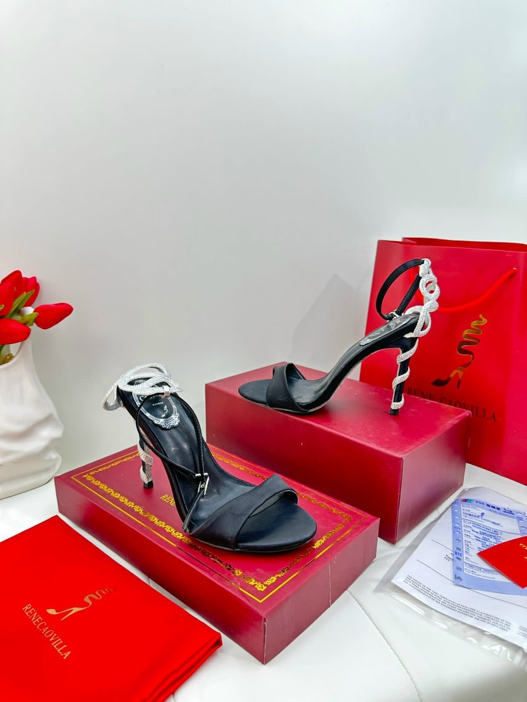 ,стильные босоножки,женские босоножки,босоножки yves saint laurent с серебристым каблуком,каблуки босоножки