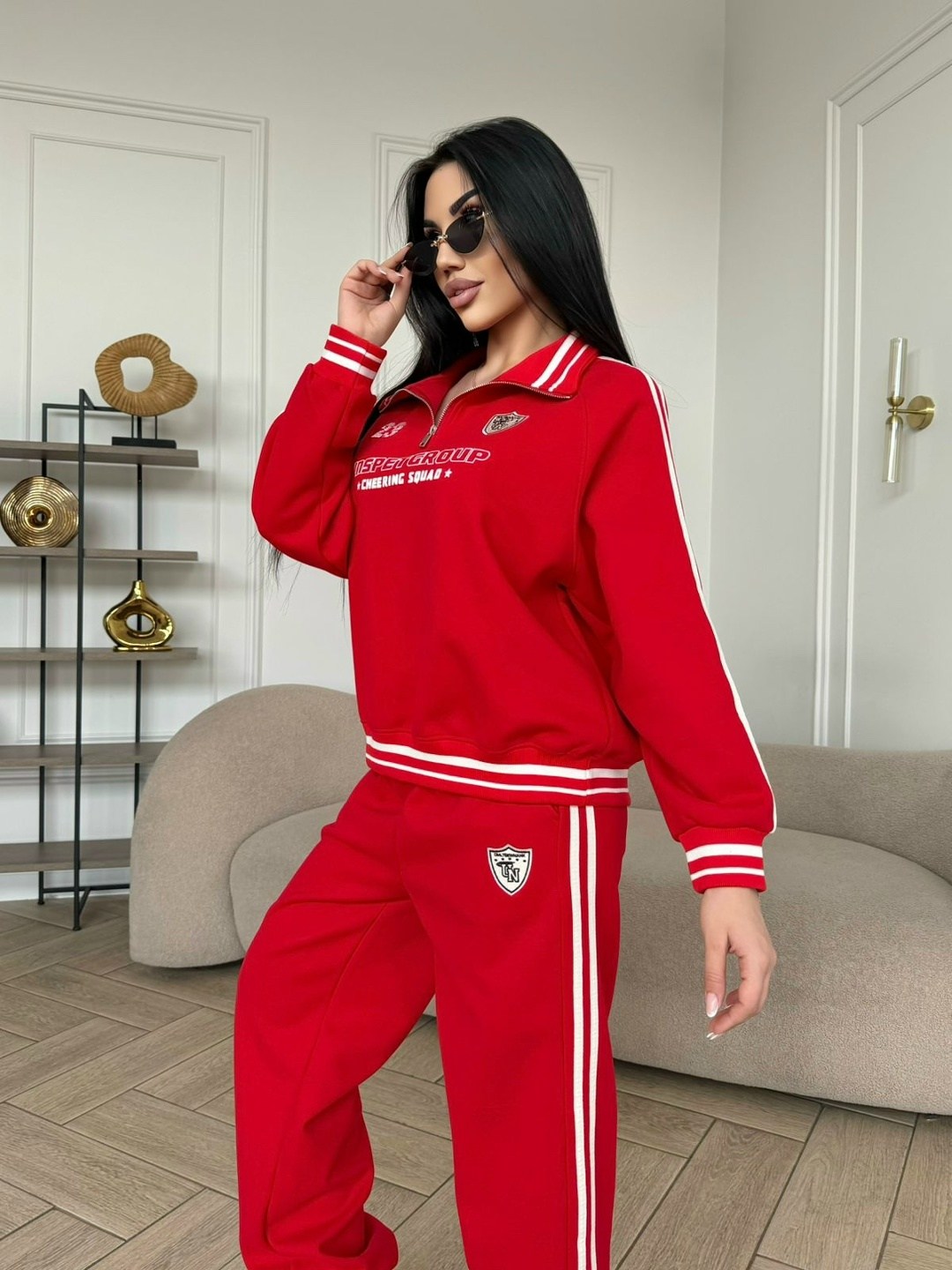 красные спортивные женские костюмы,красные спортивные костюмы,костюм спортивный женский,красный костюм спорт шик,спортивный костюм