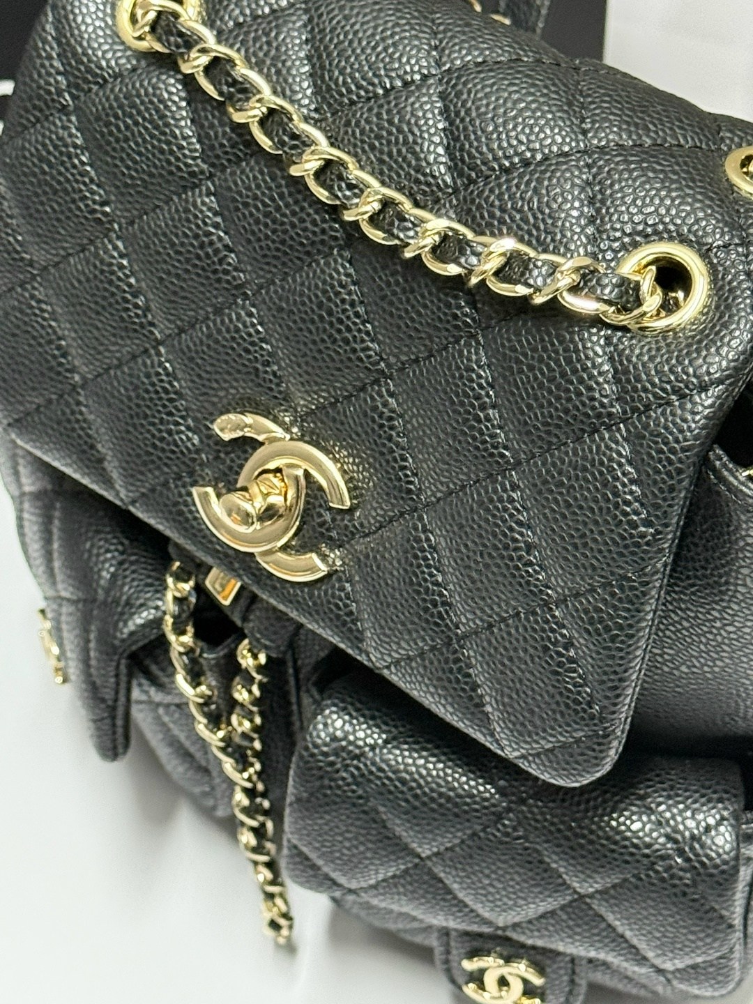 рюкзак chanel,сумка chanel,chanel сумка-рюкзак,женский рюкзак chanel,кожаный черный рюкзак chanel cruise