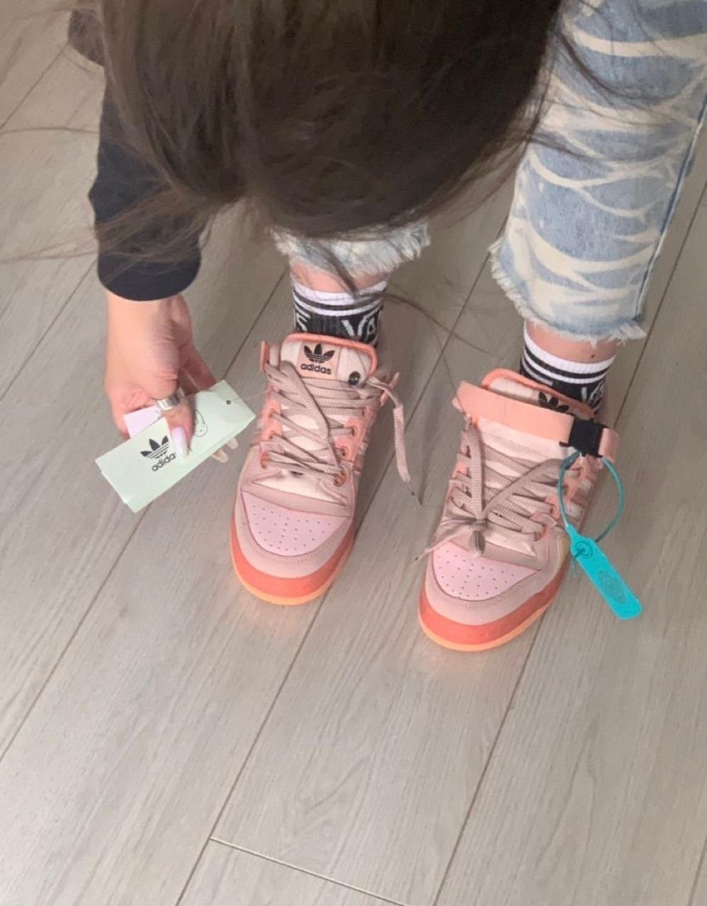 кроссовки адидас bad bunny,кроссовки adidas,женские кроссовки adidas,кроссовки адидас,кроссовки bad bunny x adidas forum buckle low цвет розовый