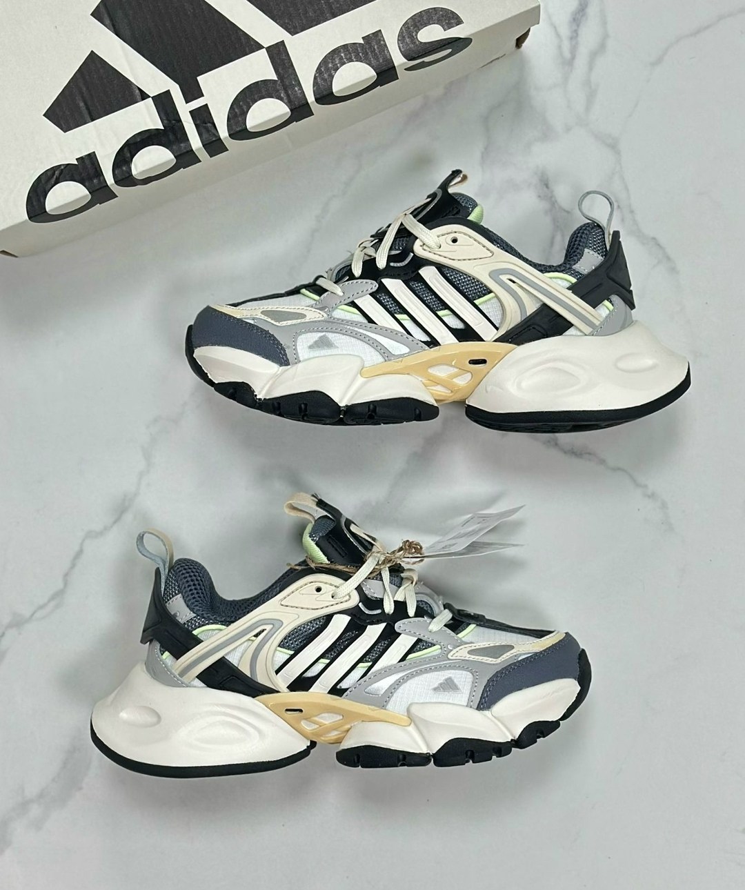 кроссовки xlg runner deluxe adidas,кроссовки мужские женские adidas,кроссовки adidas,кроссовки для бега xlgs runner deluxe унисекс с низким верхом серые/белые adidas,повседневные кроссовки