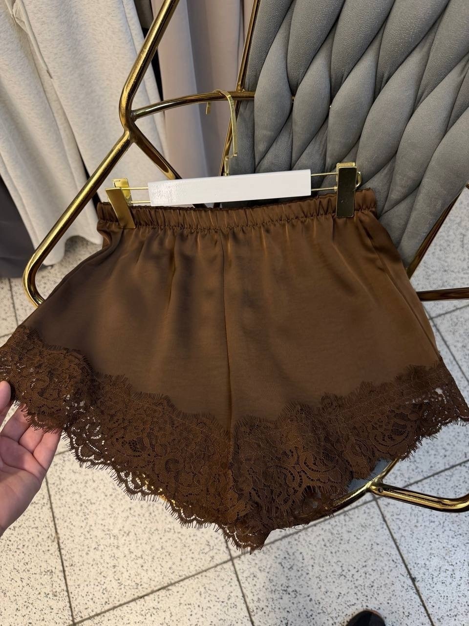 шелковые шорты,атласные шорты с кружевом,шорты кружевные,шорты с кружевом,шорты с оборками