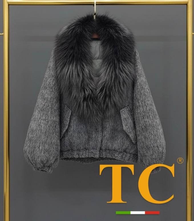 шубка из натурального меха чернобурки,пуховик с натуральным мехом,куртка с мехом,пуховик с натуральным мехом чернобурки,пуховик женский с натуральным мехом