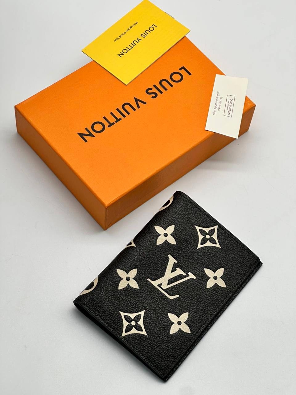 обложка на паспорт louis vuitton,обложка для паспорта луи виттон,чехол на паспорт луи виттон,обложка на паспорт louis vuitton оригинал,кожаная обложка для паспорта louis vuitton