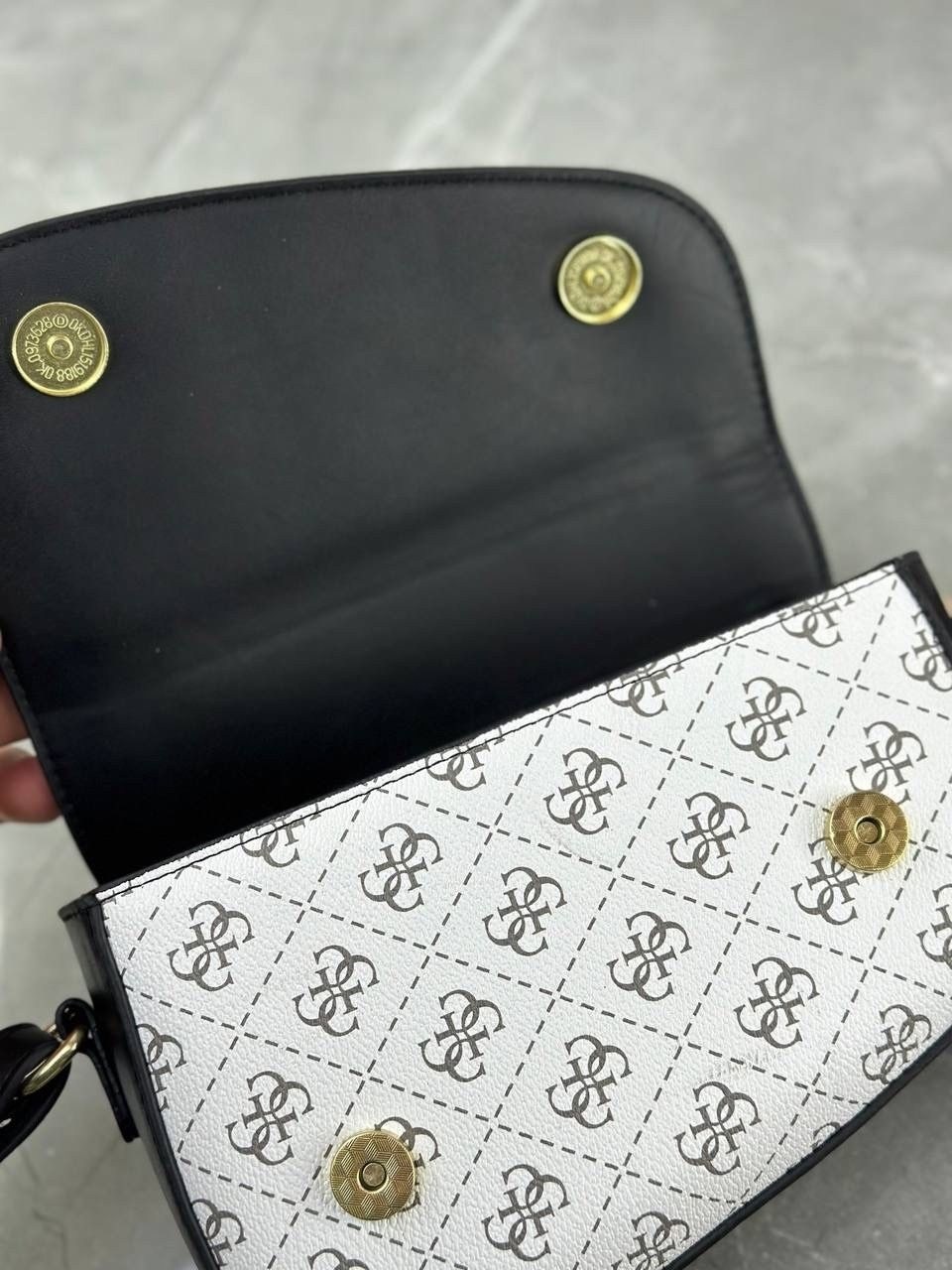 сумка женская guess,сумка guess белая,сумка седло guess,сумка guess,сумка guess сумка guess