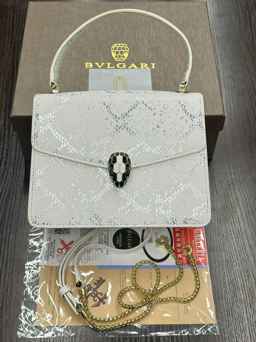 сумка bvlgari,булгари сумка,белая сумка булгари,женская кожаная сумка bvlgari serpenti forever mini белая,bvlgari сумка на плечо