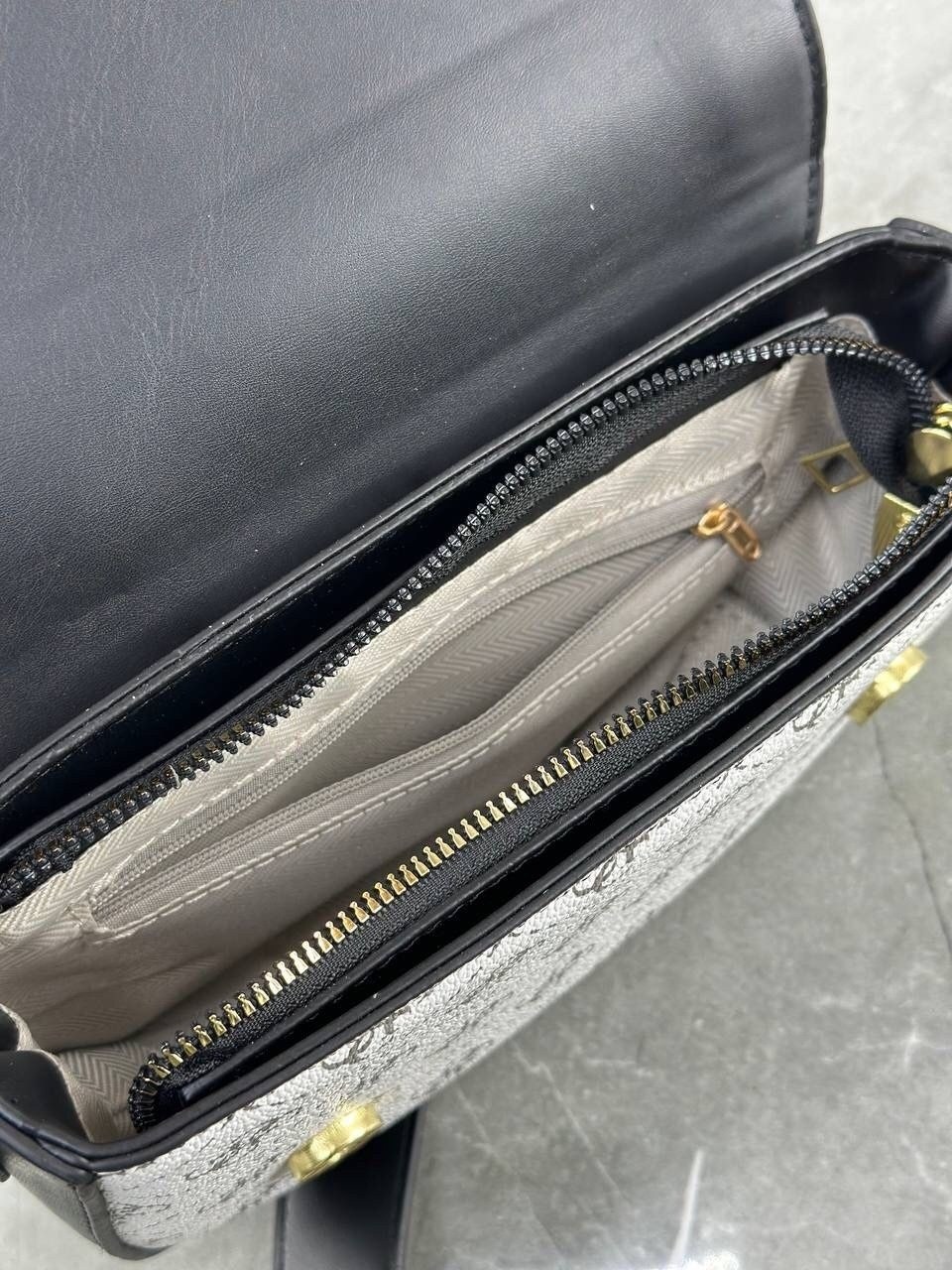 сумка женская guess,сумка седло guess,сумка guess,сумка на плечо кросс-боди guess,сумка guess женская через плечо