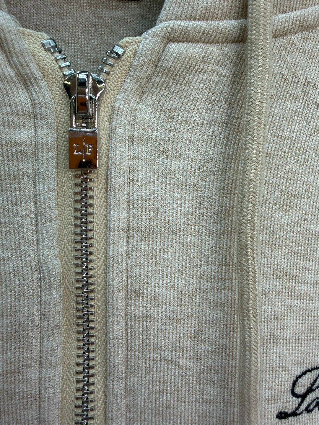 модные костюмы,костюм спортивный женский,спортивный костюм повседневный,костюм стильный,спортивный костюм miu miu