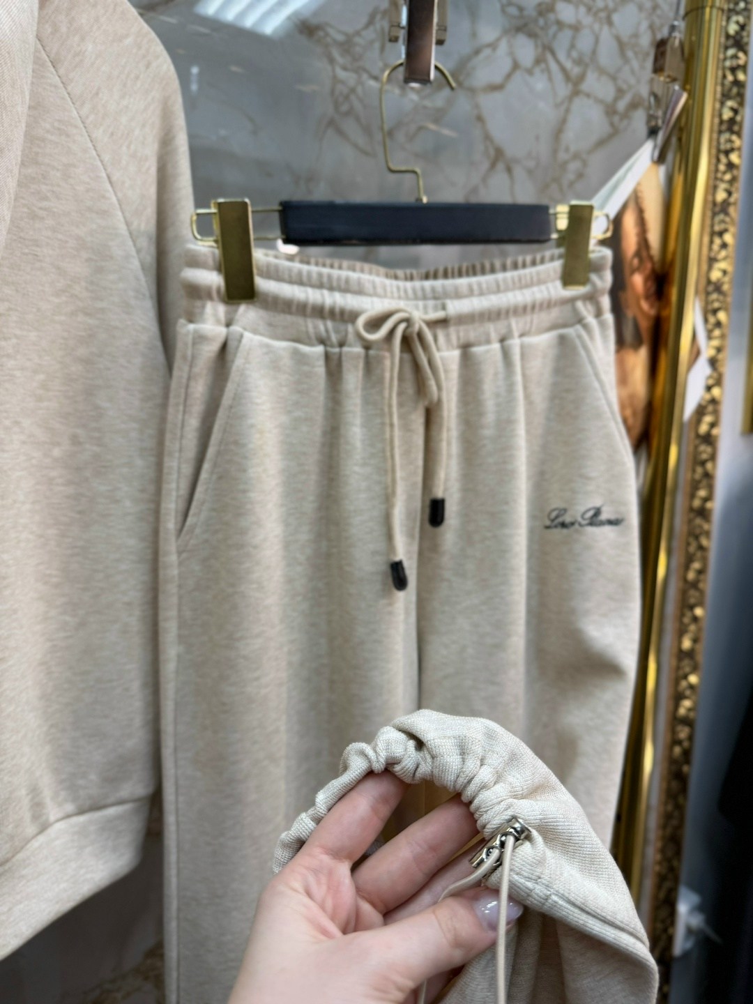 модные костюмы,костюм спортивный женский,спортивный костюм повседневный,костюм стильный,спортивный костюм miu miu