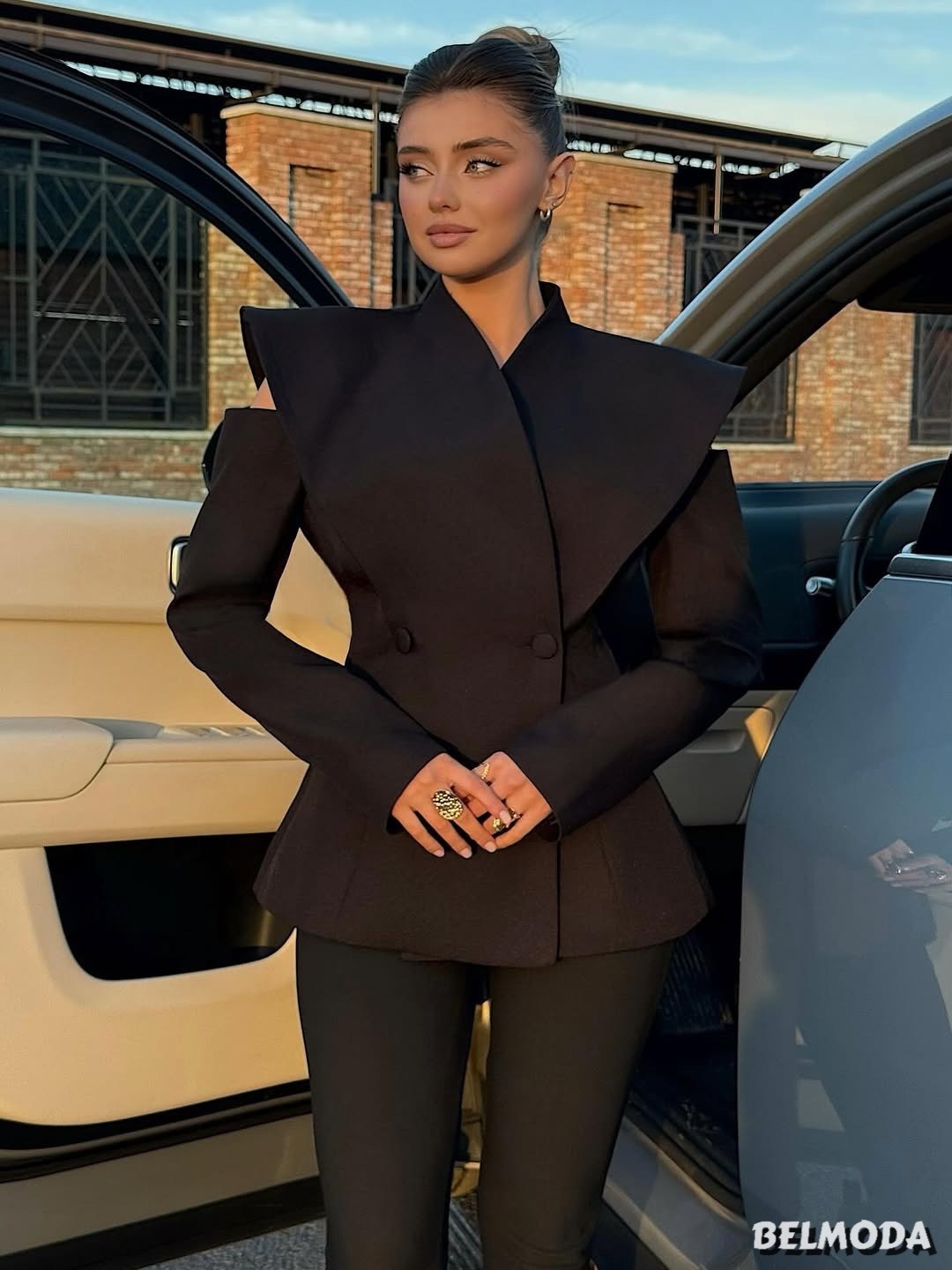 жакет с архитектурными плечами,пальто для женщин,пальто женские,пальто